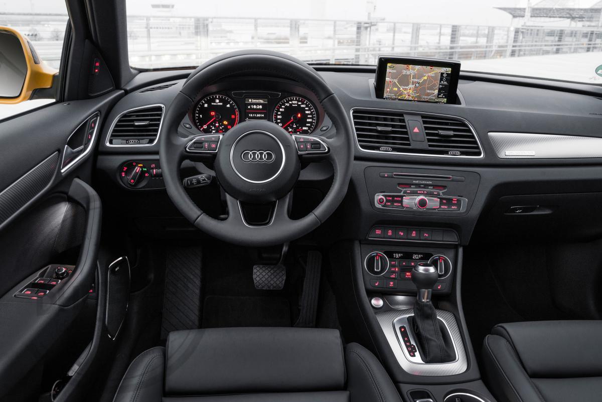 En DHITELfon, Sistema de Navegación / Radio Gps para Audi Q3.